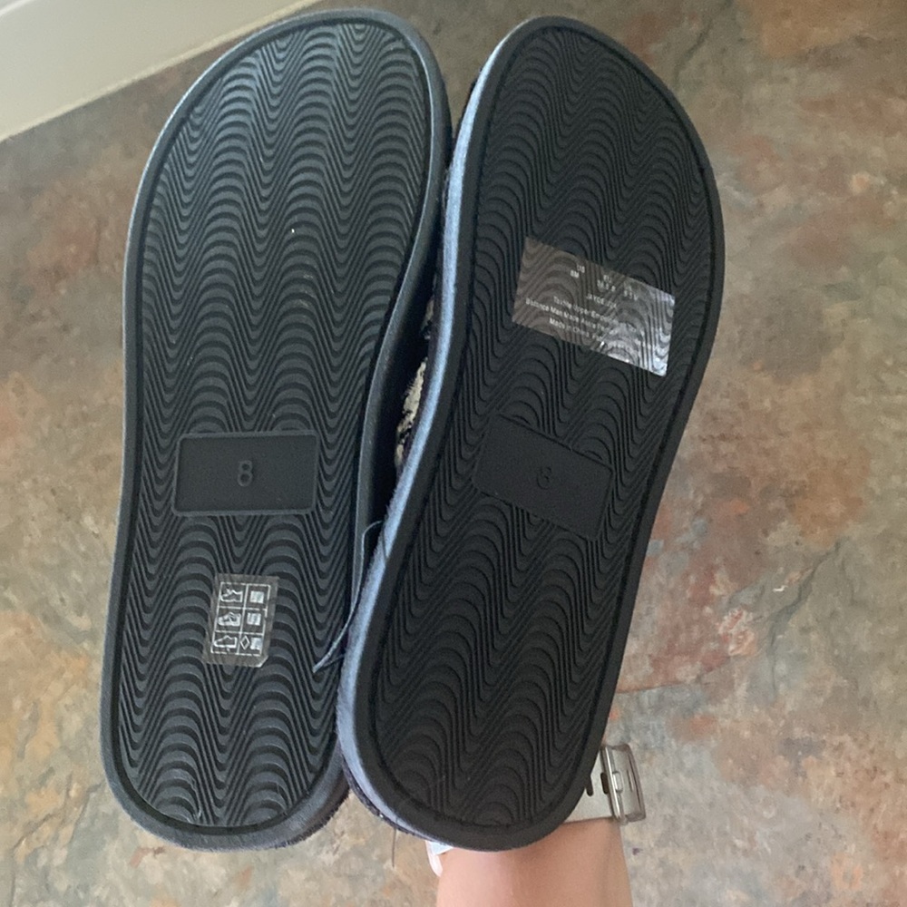 Karl Lagerfeld Houndstooth Slippers with Gold Accents NEW - Picture 7 of 7
